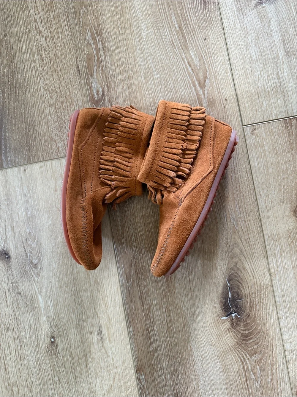 Minnetonka | Kids Suede Fringe Moccasins in Rust Orange | NWOB | size 3